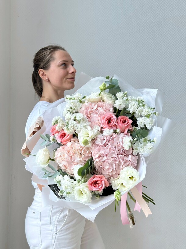 Для леди, артикул F1213887 - 9900 рублей, доставка по городу. Flawery - доставка цветов