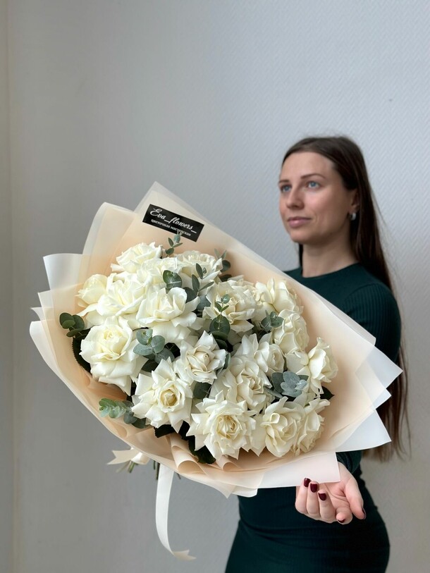 Букет из 19 роз с доставкой, артикул F1225850 - 7150 рублей, доставка по городу. Flawery - доставка цветов