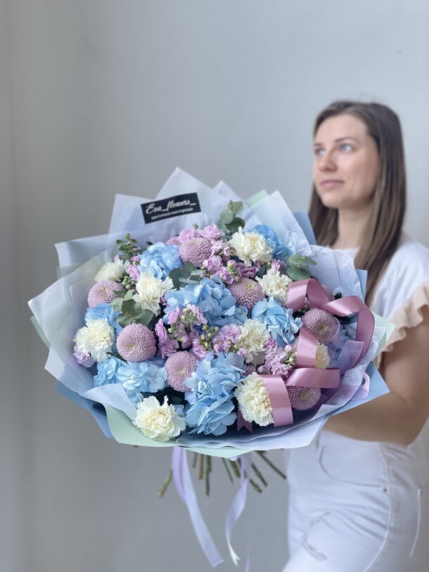 Букет как небо, артикул F1233755 - 10450 рублей, доставка по городу. Flawery - доставка цветов