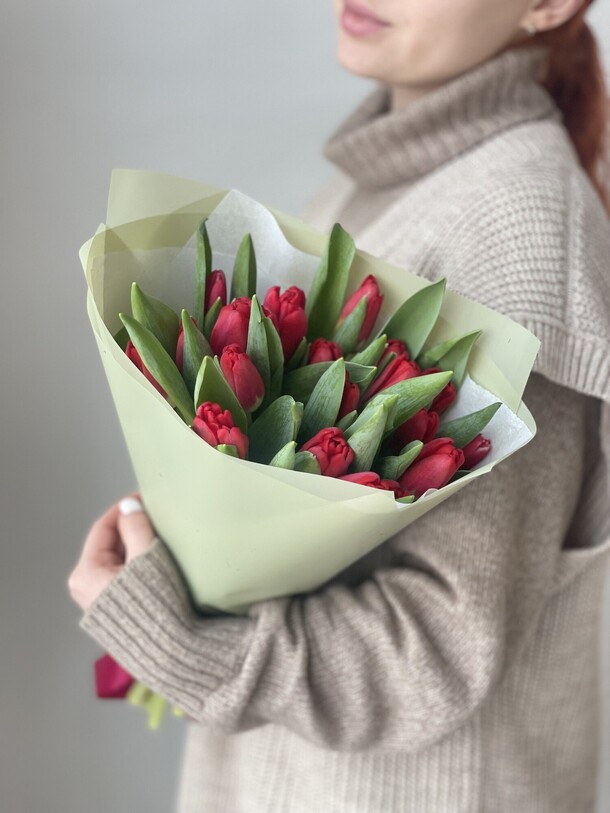 Тюльпаны 19 штук, артикул F1243891 - 4990 рублей, доставка по городу. Flawery - доставка цветов
