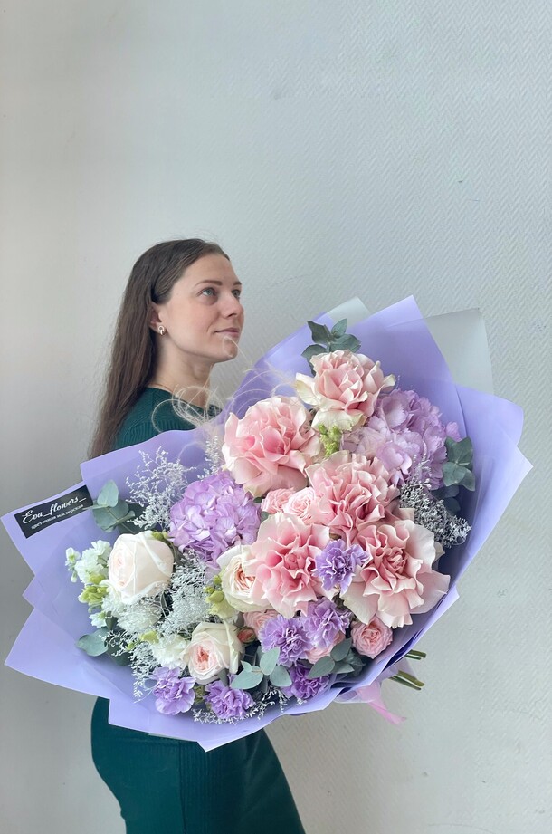 Шикарный букет с французскими розами, артикул F1244525 - 15157 рублей, доставка по городу. Flawery - доставка цветов