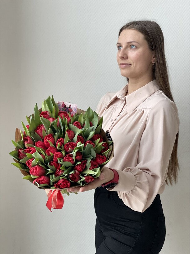 35 пионовидных  тюльпанов, артикул F1246441 - 9800 рублей, доставка по городу. Flawery - доставка цветов