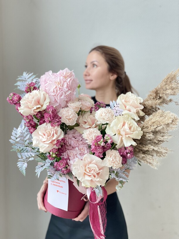 Композиция с французскими розами ❤️, артикул F1248918 - 10989 рублей, доставка по городу. Flawery - доставка цветов