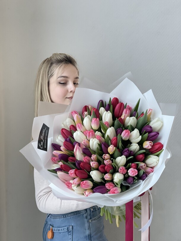 101 разноцветный тюльпан, артикул F1257644 - 24000 рублей, доставка по городу. Flawery - доставка цветов