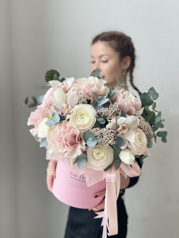 Нежные ранункулюсы тюльпаны орхидеи, артикул F1272016 - 14500 рублей, доставка по городу. Flawery - доставка цветов