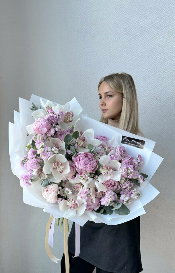 Букет с пионами, артикул F1277424 - 18920 рублей, доставка по городу. Flawery - доставка цветов