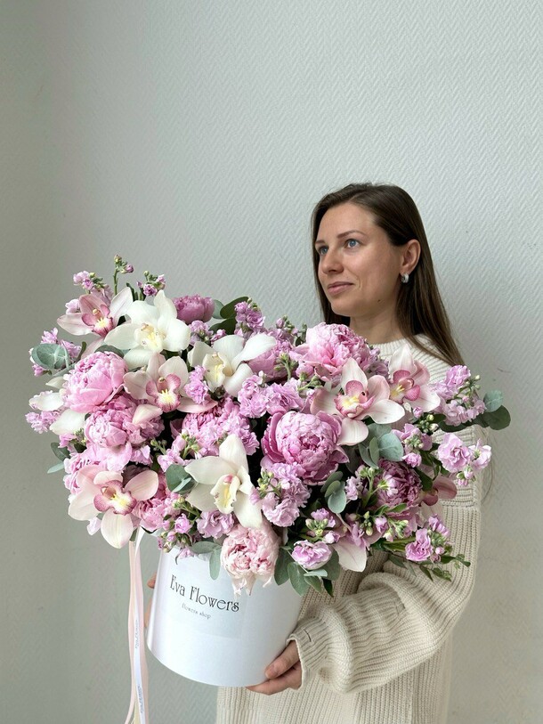 Шикарная композиция с пионами, артикул F1277438 - 29700 рублей, доставка по городу. Flawery - доставка цветов