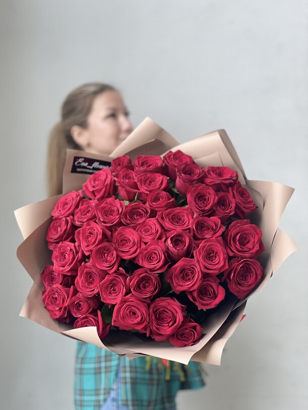 Букет из 41 красной розы, артикул F1291379 - 14300 рублей, доставка по городу. Flawery - доставка цветов