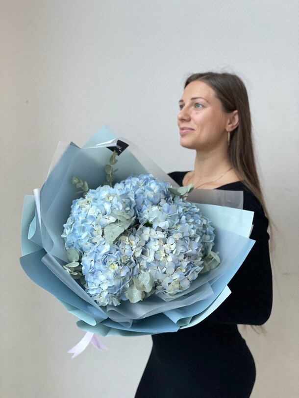 Голубой букет из гортензии, артикул F1303406 - 4990 рублей, доставка по городу. Flawery - доставка цветов