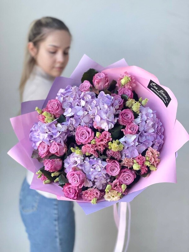 Сиреневые розы гортензии эустома, артикул F1393783 - 11990 рублей, доставка по городу. Flawery - доставка цветов