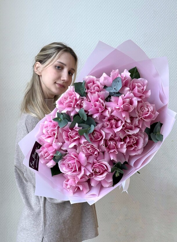 Букет стильных роз, артикул F1399775 - 6589 рублей, доставка по городу. Flawery - доставка цветов