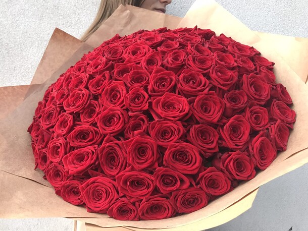 101 роза для неё, артикул F14415 - 28235 рублей, доставка по городу. Flawery - доставка цветов