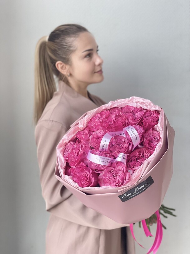 Малиновые пионовидные розы, артикул F1464807 - 8789 рублей, доставка по городу. Flawery - доставка цветов