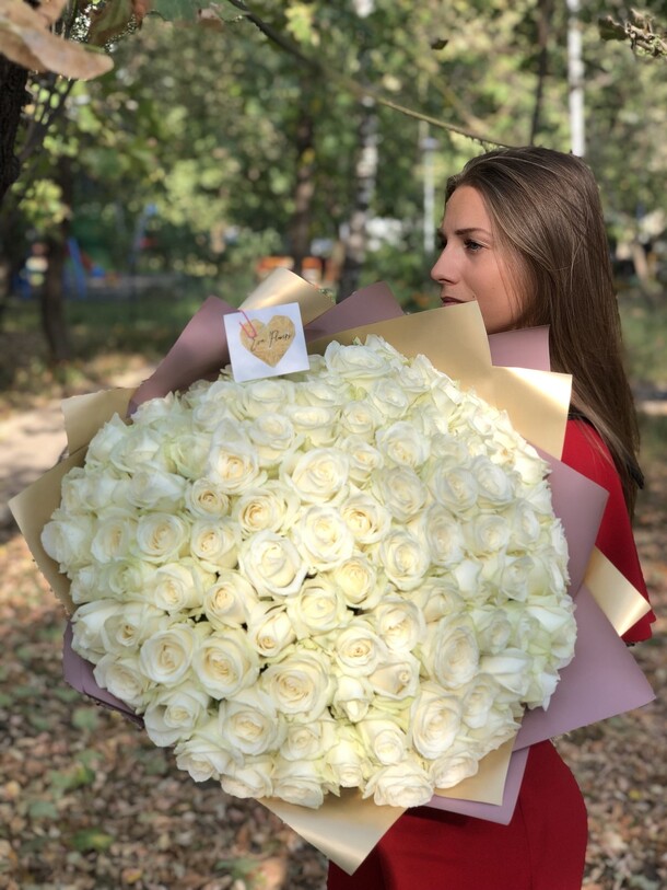 101 белая роза, артикул F53465 - 19952 рублей, доставка по городу. Flawery - доставка цветов