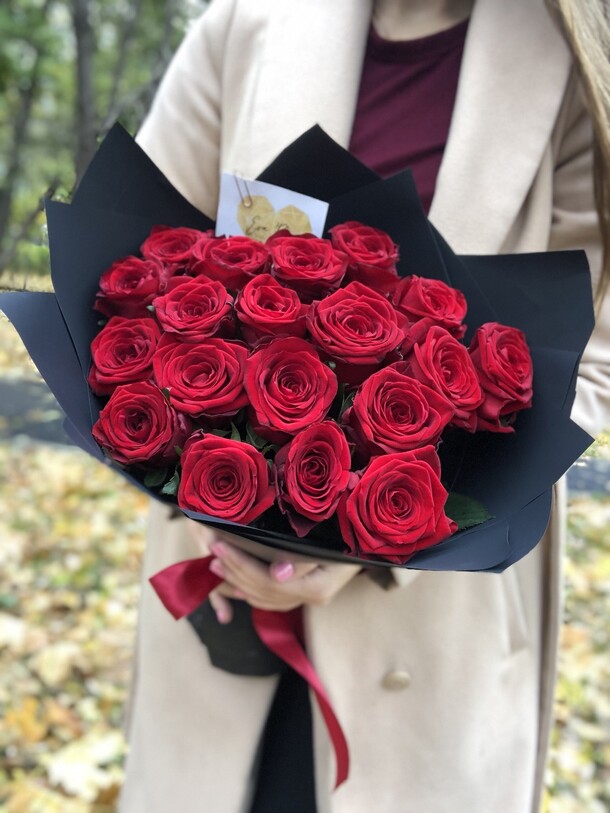 Стильный букет роз, артикул F53528 - 5896 рублей, доставка по городу. Flawery - доставка цветов