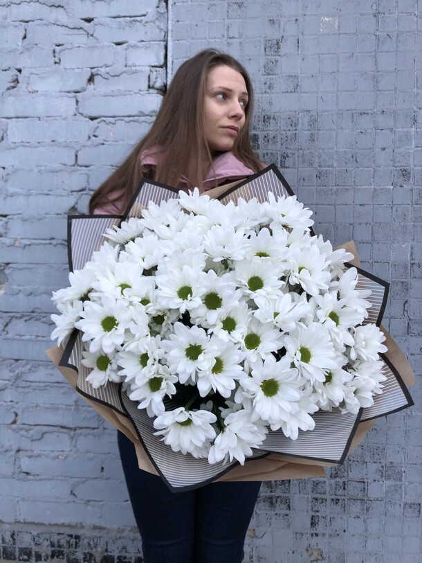 Ромашковый букет хризантем, артикул F78662 - 6050 рублей, доставка по городу. Flawery - доставка цветов