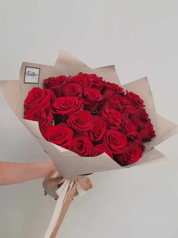 25 роз, артикул F1073863 - 8173 рублей, доставка по городу. Flawery - доставка цветов