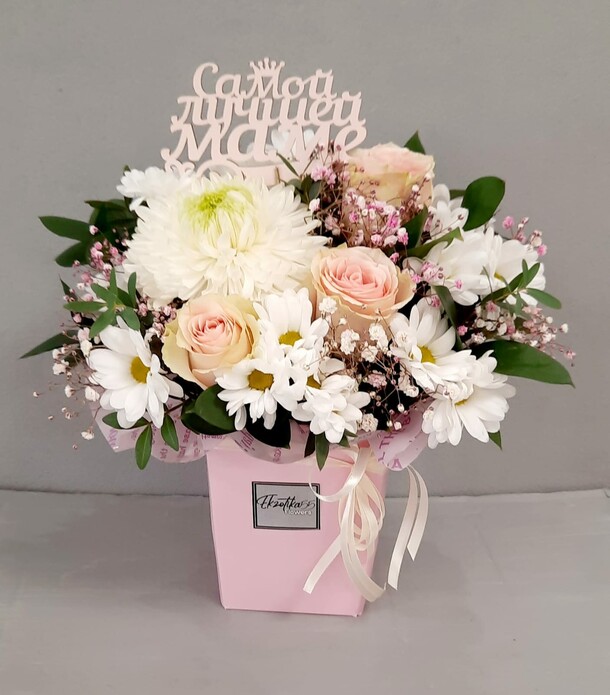 Цветы в коробке, артикул F1084910 - 3536 рублей, доставка по городу. Flawery - доставка цветов