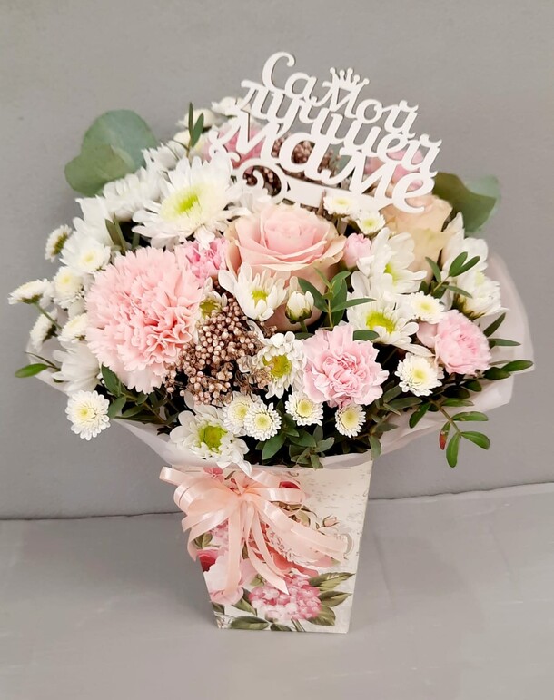 Цветы в коробке, артикул F1084911 - 3445 рублей, доставка по городу. Flawery - доставка цветов