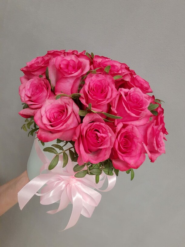 Коробка из 21 розы, артикул F1084916 - 7264 рублей, доставка по городу. Flawery - доставка цветов