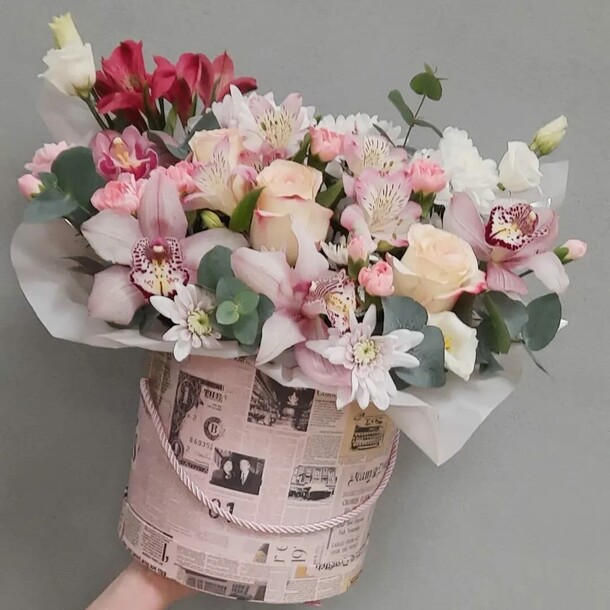 Цветы в коробке, артикул F1095682 - 6025 рублей, доставка по городу. Flawery - доставка цветов