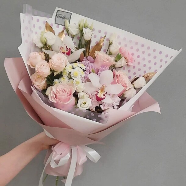 Букет сборный, артикул F1095684 - 5777 рублей, доставка по городу. Flawery - доставка цветов