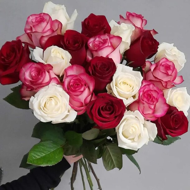 21 роза под ленту, артикул F1095701 - 6809 рублей, доставка по городу. Flawery - доставка цветов