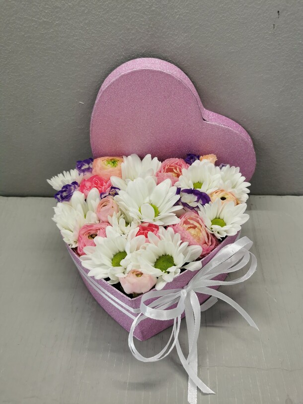 Цветы в коробке, артикул F1115764 - 2471 рублей, доставка по городу. Flawery - доставка цветов