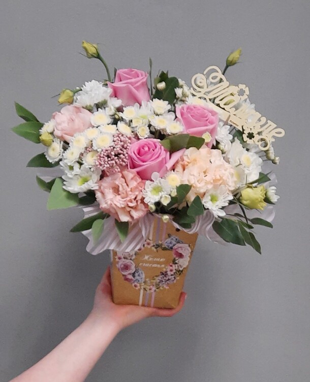 Цветы в коробке для мамы, артикул F1128279 - 3545 рублей, доставка по городу. Flawery - доставка цветов