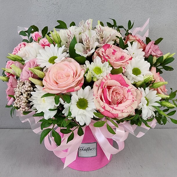 Цветы в коробке, артикул F1181614 - 4851 рублей, доставка по городу. Flawery - доставка цветов