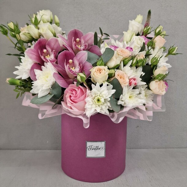 Цветы в коробке, артикул F1186759 - 6323 рублей, доставка по городу. Flawery - доставка цветов