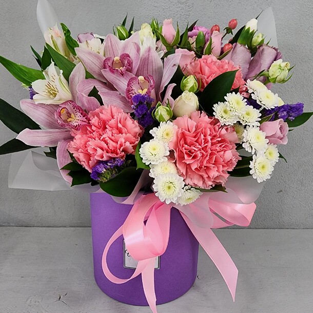 Коробка с цветами, артикул F1187924 - 5661 рублей, доставка по городу. Flawery - доставка цветов