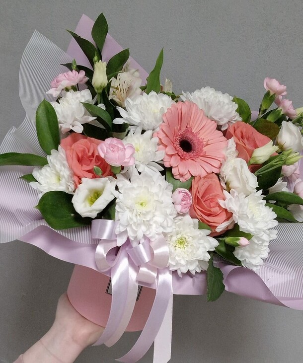 Цветы в коробке, артикул F1249478 - 6323 рублей, доставка по городу. Flawery - доставка цветов