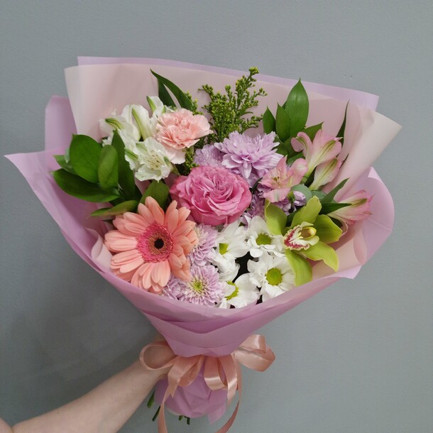 Букет сборный нежность, артикул F1343597 - 4455 рублей, доставка по городу. Flawery - доставка цветов