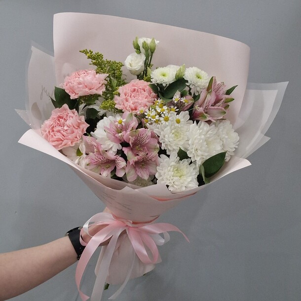 Букет сборный, артикул F1382577 - 3711 рублей, доставка по городу. Flawery - доставка цветов