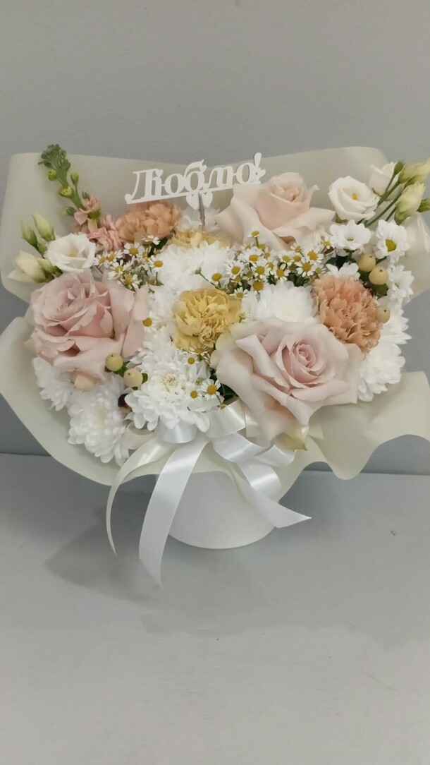 Цветы в коробке, артикул F1382797 - 4802 рублей, доставка по городу. Flawery - доставка цветов