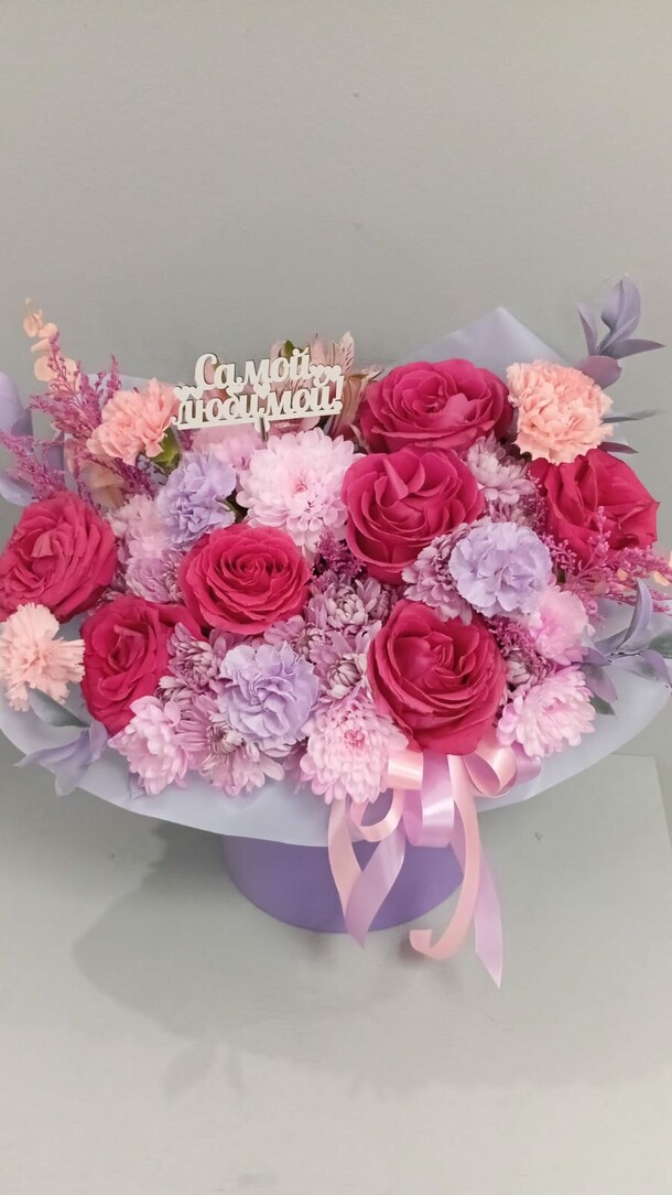 Цветы в коробке, артикул F1382806 - 7396 рублей, доставка по городу. Flawery - доставка цветов