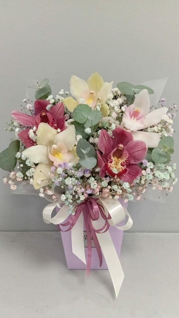 Цветы в коробке, артикул F1394982 - 2885 рублей, доставка по городу. Flawery - доставка цветов