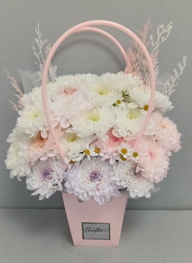 Цветы в коробке, артикул F1398459 - 2802 рублей, доставка по городу. Flawery - доставка цветов