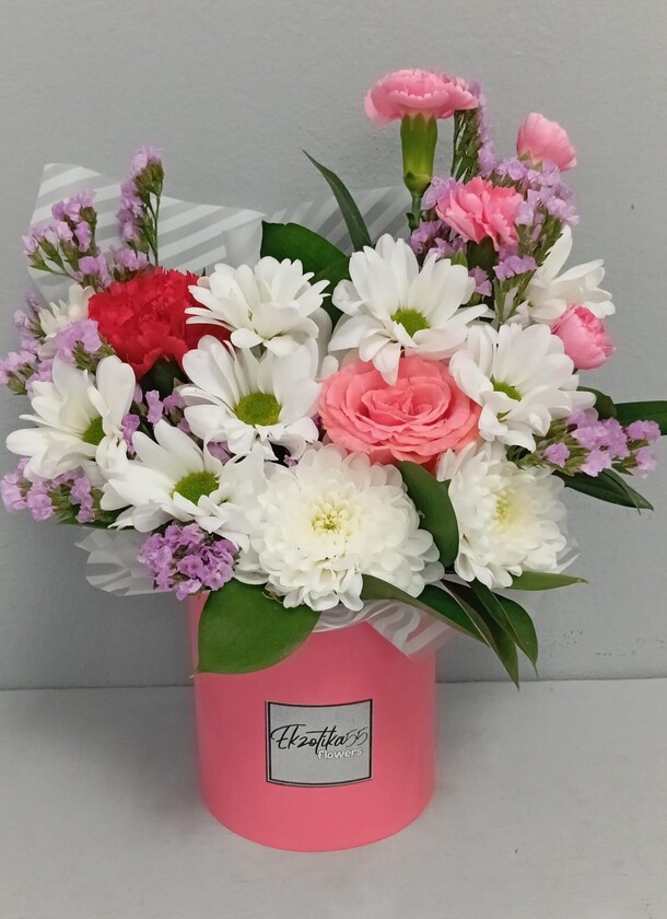 Цветы в коробке, артикул F1398466 - 2802 рублей, доставка по городу. Flawery - доставка цветов