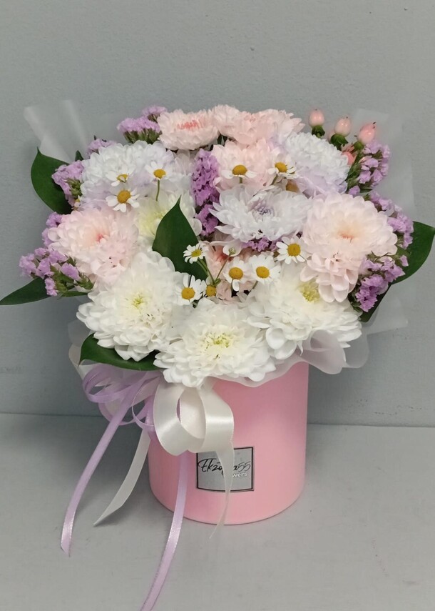 Цветы в коробке, артикул F1398473 - 2719 рублей, доставка по городу. Flawery - доставка цветов