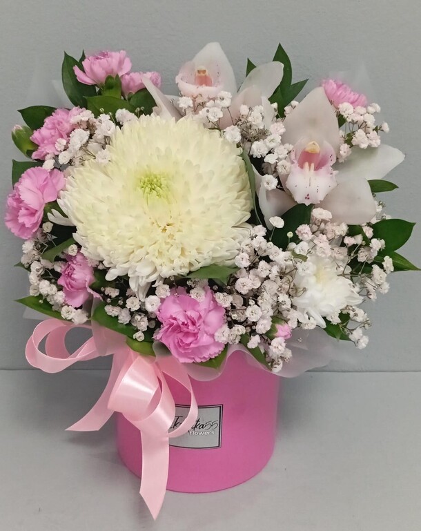 Цветы в коробке, артикул F1402131 - 3107 рублей, доставка по городу. Flawery - доставка цветов