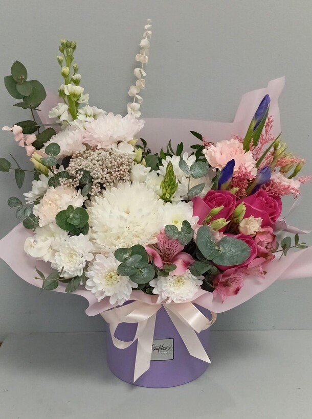 Цветы в коробке, артикул F1405962 - 4669 рублей, доставка по городу. Flawery - доставка цветов