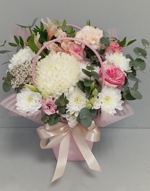 Цветы в коробке, артикул F1405963 - 3802 рублей, доставка по городу. Flawery - доставка цветов