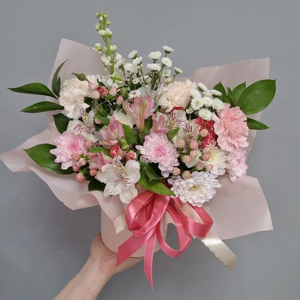 Цветы в коробке, артикул F1412688 - 3876 рублей, доставка по городу. Flawery - доставка цветов