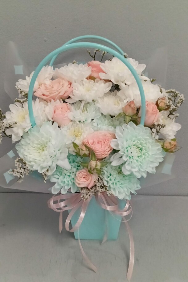 Цветы в коробке, артикул F1416246 - 3107 рублей, доставка по городу. Flawery - доставка цветов