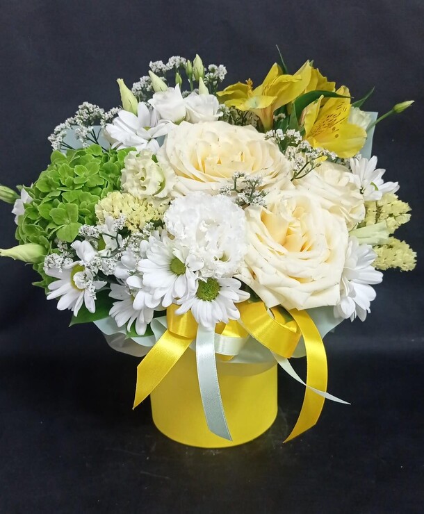 Цветы в коробке, артикул F1419451 - 3934 рублей, доставка по городу. Flawery - доставка цветов