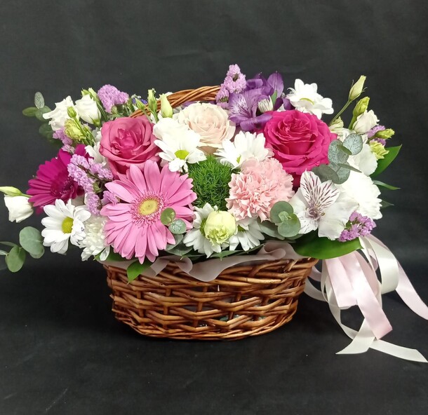 Цветы в корзине, артикул F1419454 - 7016 рублей, доставка по городу. Flawery - доставка цветов