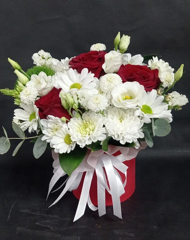 Цветы в коробке, артикул F1419484 - 4050 рублей, доставка по городу. Flawery - доставка цветов