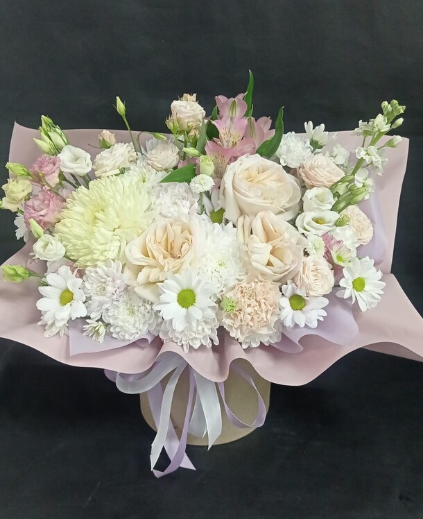 Цветы в коробке, артикул F1419486 - 5281 рублей, доставка по городу. Flawery - доставка цветов